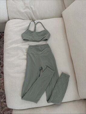 PAVOI Active Sage Green Two-Piece Active Set - Sports Bra & High-Waist Leggings